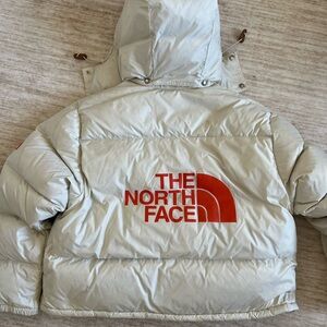 The North face women’s Colorblock Puffer Jacket - Medium pre owned